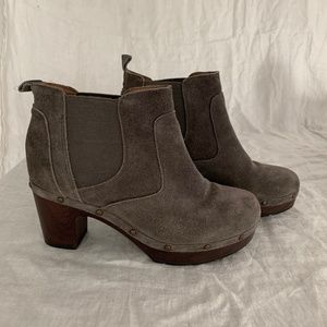 Clarks Women's booties / Grey Suede
